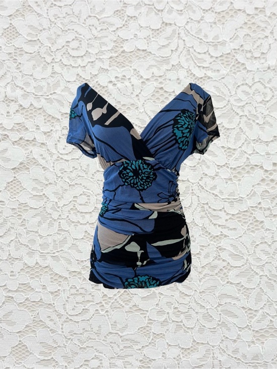 New York & Company Tops - vintage blue floral print babydoll short sleeve top with ruched sides